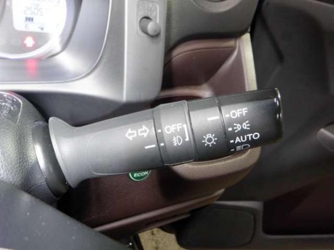 N-WGNカスタムG 4WD　TV・B/T・Bカメラ・HID・ETC・Aストップ　スマートキー・プッシュスタート・フォグランプ・ベンチシート・アイドリングストップ・社外エンスタ 660