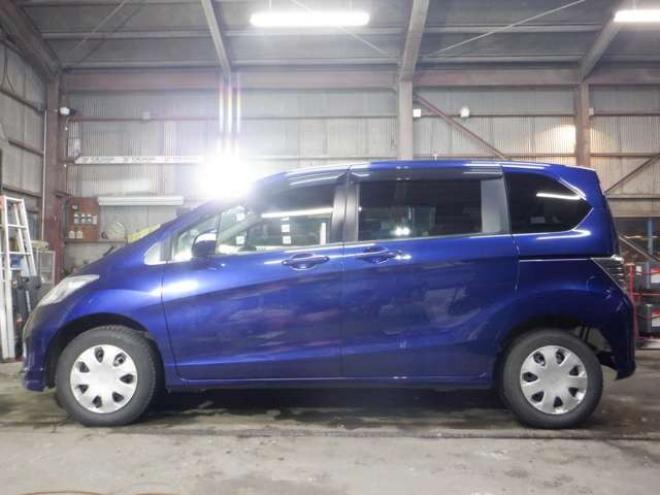 フリード1.5 G ジャストセレクション 4WD　Bluetoothオーディオ・ETC・両側パワスラ・ワイパーデアイサー・HID・スマートキー・ドアバイザー・ナビ・B/T・TV・バックカメラ 1500