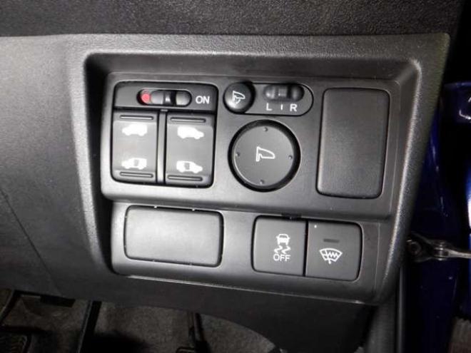 フリード1.5 G ジャストセレクション 4WD　Bluetoothオーディオ・ETC・両側パワスラ・ワイパーデアイサー・HID・スマートキー・ドアバイザー・ナビ・B/T・TV・バックカメラ 1500