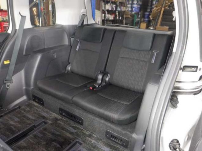 アイシス1.8 プラタナ 4WD　ナビ・TV・B/T・Bカメラ・パワスラ・寒冷地仕様・クリアランスソナー・ETC・リアヒーター・スマートキー・プッシュスタート・社外エンスタ・フォグランプ・オートエアコン 1800