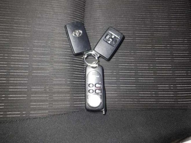 アイシス1.8 プラタナ 4WD　ナビ・TV・B/T・Bカメラ・パワスラ・寒冷地仕様・クリアランスソナー・ETC・リアヒーター・スマートキー・プッシュスタート・社外エンスタ・フォグランプ・オートエアコン 1800