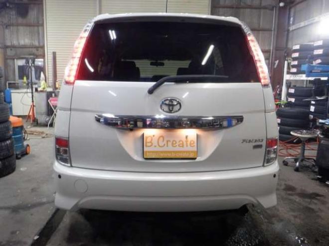 アイシス1.8 プラタナ 4WD　ナビ・TV・B/T・Bカメラ・パワスラ・寒冷地仕様・クリアランスソナー・ETC・リアヒーター・スマートキー・プッシュスタート・社外エンスタ・フォグランプ・オートエアコン 1800