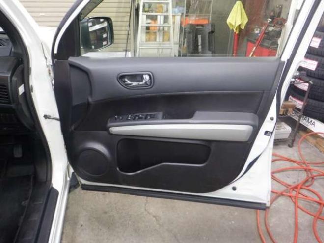 エクストレイル2.0 20Xtt 4WD　ナビ・TV・B/T・Bカメラ・後期型・カプロンシート・キセノン・全席シートヒーター・クルコン・インテリキー・純正AW・フォグランプ・ルーフレール・ETC 2000