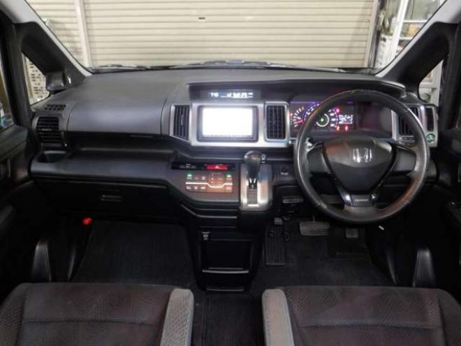 ステップワゴン2.0 スパーダ Z 4WD　ナビ・TV・Bカメラ・B/T・両側電動・スマートキー・ETC・HID・フルフラットシート・VSA・ミラーヒーター・ワイパーデアイサー・リアヒーター・オートライト 2000