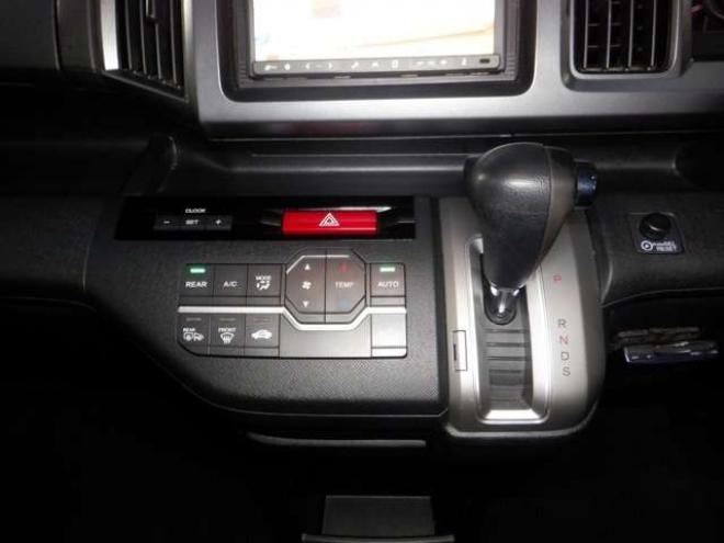 ステップワゴン2.0 スパーダ Z 4WD　ナビ・TV・Bカメラ・B/T・両側電動・スマートキー・ETC・HID・フルフラットシート・VSA・ミラーヒーター・ワイパーデアイサー・リアヒーター・オートライト 2000