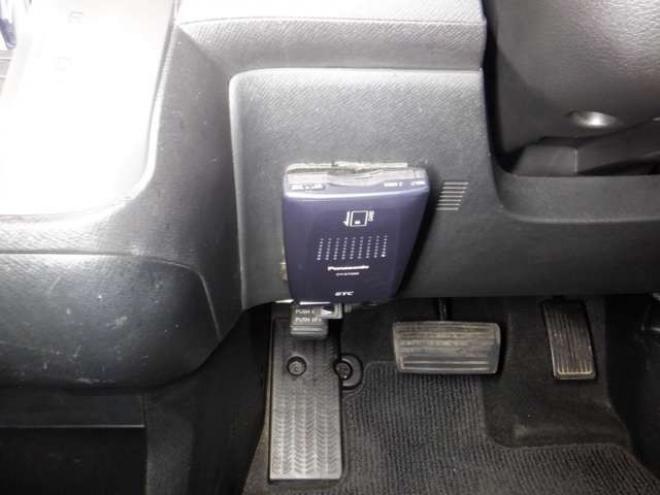 ステップワゴン2.0 スパーダ Z 4WD　ナビ・TV・Bカメラ・B/T・両側電動・スマートキー・ETC・HID・フルフラットシート・VSA・ミラーヒーター・ワイパーデアイサー・リアヒーター・オートライト 2000