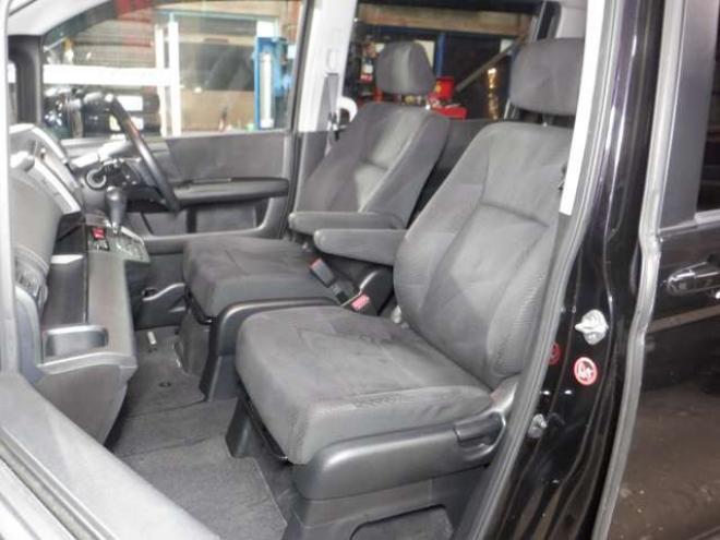 ステップワゴン2.0 スパーダ Z 4WD　ナビ・TV・Bカメラ・B/T・両側電動・スマートキー・ETC・HID・フルフラットシート・VSA・ミラーヒーター・ワイパーデアイサー・リアヒーター・オートライト 2000