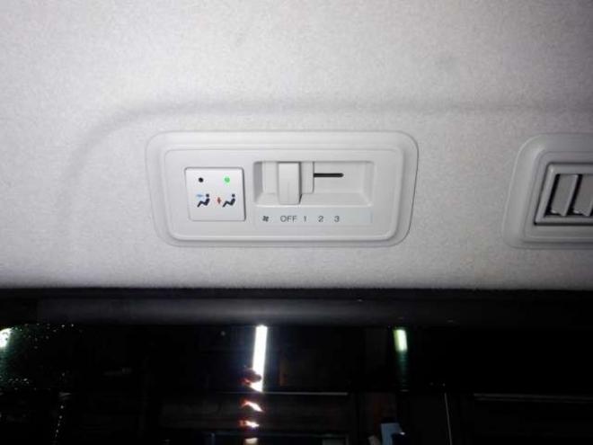 ステップワゴン2.0 スパーダ Z 4WD　ナビ・TV・Bカメラ・B/T・両側電動・スマートキー・ETC・HID・フルフラットシート・VSA・ミラーヒーター・ワイパーデアイサー・リアヒーター・オートライト 2000