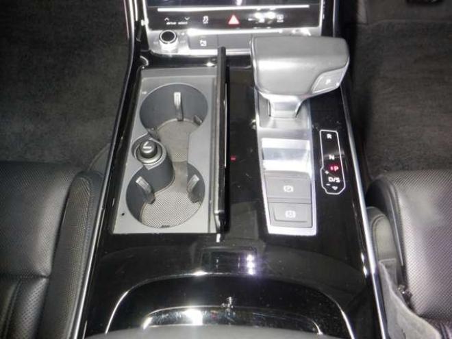 アウディA8 55 TFSI クワトロ 4WD　本州仕入・ナビ・TV・B/T・サンルーフ・黒革・360°カメラ・LEDヘッドライト・後席リモート・BANG&OLUSENサウンド・電動トランク・全席電動シート・全席パワークロージングドア・ヘッドアップディスプレイ 3000