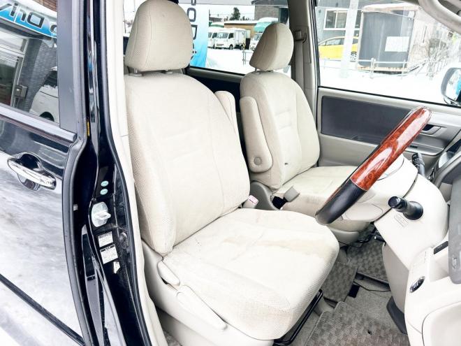 ノア2.0S Gエディション 4WD　ローンが不安な方＜優遇ローン＞両側パワースライドドア　純正ナビ　ワンセグ　バックカメラ 4WD