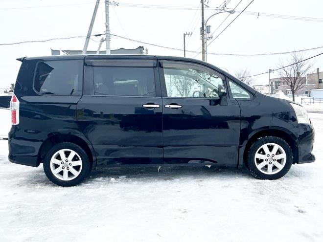 ノア2.0S Gエディション 4WD　ローンが不安な方＜優遇ローン＞両側パワースライドドア　純正ナビ　ワンセグ　バックカメラ 4WD