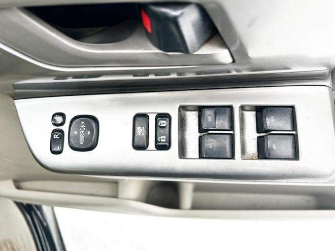 ノア2.0S Gエディション 4WD　ローンが不安な方＜優遇ローン＞両側パワースライドドア　純正ナビ　ワンセグ　バックカメラ 4WD