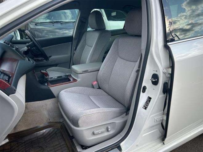 クラウンロイヤル 2.5 ロイヤルサルーン i-Four 4WD　ドライブレコーダー　クリアランスソナー　オートクルーズコントロール　バックカメラ　ナビ　TV　アルミホイール　オートライト　HID　スマートキー　盗難防止システム DVD再生 2500