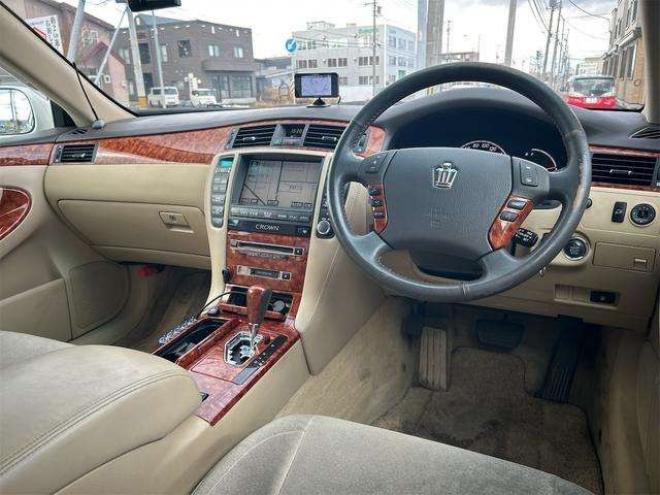 クラウンロイヤル 3.0 ロイヤルサルーン i-Four 4WD　ドライブレコーダー　オートクルーズコントロール　バックカメラ　ナビ　エアロ　HID　スマートキー　電動格納ミラー　盗難防止システム　衝突安全ボディ 3000