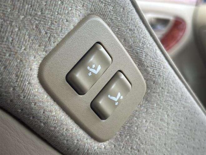 クラウンロイヤル 3.0 ロイヤルサルーン i-Four 4WD　ドライブレコーダー　オートクルーズコントロール　バックカメラ　ナビ　エアロ　HID　スマートキー　電動格納ミラー　盗難防止システム　衝突安全ボディ 3000