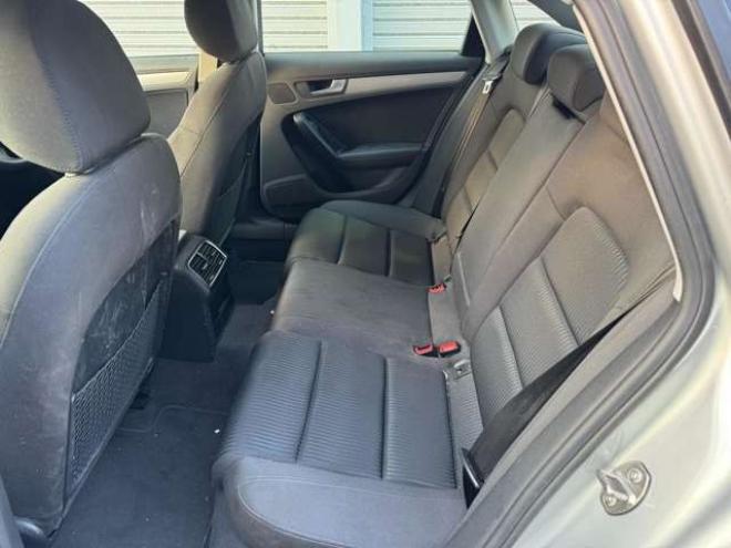 アウディA4 2.0 TFSI クワトロ 4WD　ワンオーナー車　ナビ　TV 正規輸入車 2000