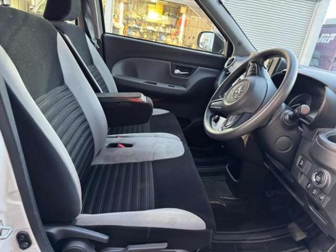 ピクシスジョイC 660 X 4WD　ナビ　TV　Bカメラ　Bluetooth　1年保証　12ヵ月点検済　下廻り防錆塗装済 660