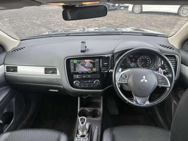 アウトランダーPHEV2.0 G ナビパッケージ 4WD　 2000