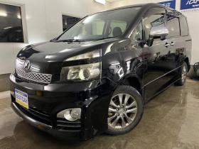 ヴォクシー　本州仕入　禁煙車　両側パワースライドドア　純正１６インチＡＷ　社外１５ＡＷ＋スタッドレスタイヤ付　純正ナビ　フルセグ地デジ　ＤＶＤ再生　Ｂｌｕｅｔｏｏｔｈオーディオ　バックカメラ　エンジンスターター 4WD 2000 5Dr