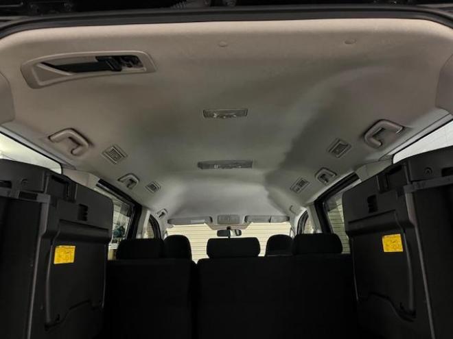 ヴォクシー本州仕入　禁煙車　両側パワースライドドア　純正１６インチＡＷ　社外１５ＡＷ＋スタッドレスタイヤ付　純正ナビ　フルセグ地デジ　ＤＶＤ再生　Ｂｌｕｅｔｏｏｔｈオーディオ　バックカメラ　エンジンスターター 4WD 2000 5Dr