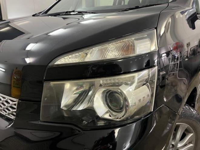 ヴォクシー本州仕入　禁煙車　両側パワースライドドア　純正１６インチＡＷ　社外１５ＡＷ＋スタッドレスタイヤ付　純正ナビ　フルセグ地デジ　ＤＶＤ再生　Ｂｌｕｅｔｏｏｔｈオーディオ　バックカメラ　エンジンスターター 4WD 2000 5Dr