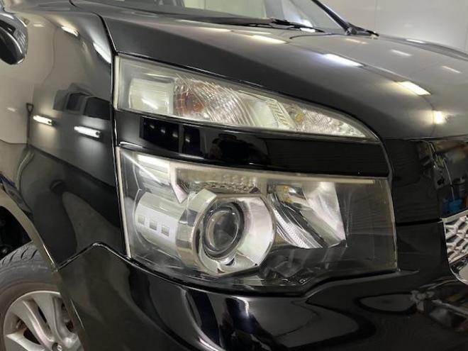 ヴォクシー本州仕入　禁煙車　両側パワースライドドア　純正１６インチＡＷ　社外１５ＡＷ＋スタッドレスタイヤ付　純正ナビ　フルセグ地デジ　ＤＶＤ再生　Ｂｌｕｅｔｏｏｔｈオーディオ　バックカメラ　エンジンスターター 4WD 2000 5Dr