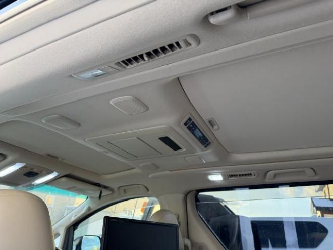 ヴェルファイアロイヤルラウンジ希少最上級グレード車 本州車寒冷地仕様済 ナビTVバックカメラ ツインムーンルーフ 本革シート 4人乗 フリップダウンモニター 32インチリアモニター リアマッサージ機シート ワンオーナー 美車 車検新規2年付 即乗りOK！ 4WD 3500 5Dr