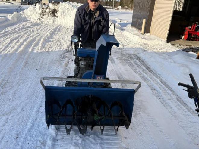 除雪機ysm870 8馬力12.8万円　TY-1090 10馬力　15万円