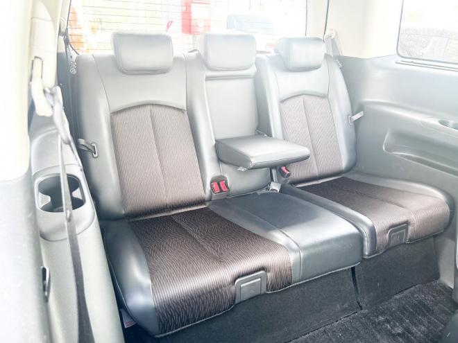 エルグランド2.5 250ハイウェイスター 4WD　 ローンが不安な方＜優遇ローン＞本州仕入　寒冷地仕様　パワースライドドア　純正ナビ 4WD