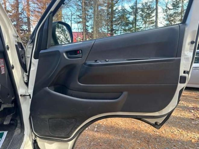 ハイエースバン3.0 DX ロング ハイルーフ GLパッケージ ディーゼルターボ 4WD　純正ナビTV　バックカメラ　寒冷地仕様　キーレス　ETC　ワンオーナー　パワーウィンドウ　パワステ　両側スライドドア 3000