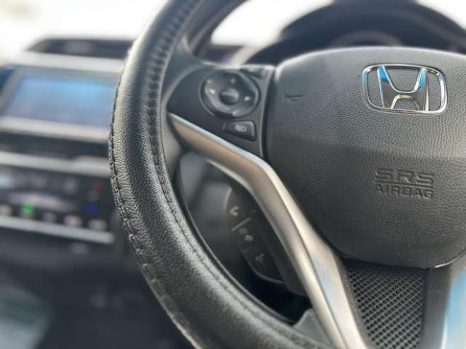 フィット1.5 ハイブリッド F 4WD　純正ナビ　バックカメラ　ETC　パワステ　パワーウィンドウ　ABS　キーレスエントリー 1500