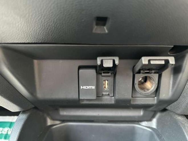 フィット1.5 ハイブリッド F 4WD　純正ナビ　バックカメラ　ETC　パワステ　パワーウィンドウ　ABS　キーレスエントリー 1500