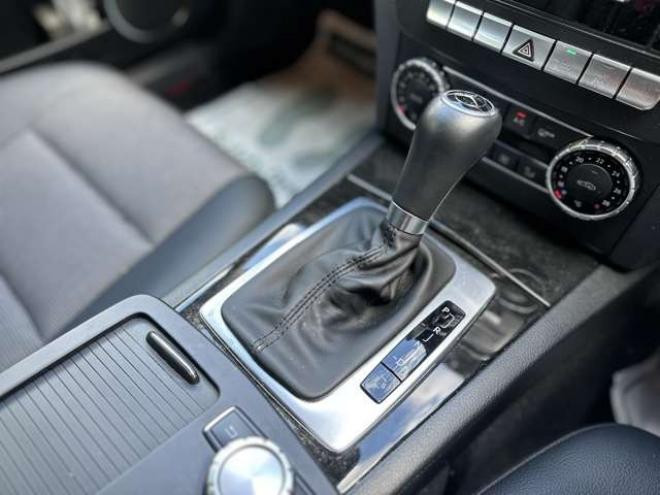 ベンツCクラス C180 アバンギャルド　クルーズコントロール　ABS　ナビTV　バックカメラ　ETC　革シート　キーレス　パワステ　パワーウィンドウ　電動シート　横滑り防止装置　盗難防止装置 正規輸入車 2WD 1800