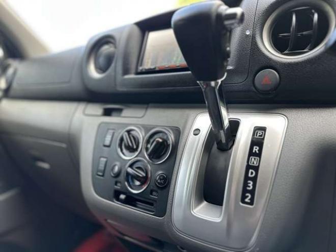 キャラバンNV350 2.5 プレミアムGX ロングボディ ディーゼルターボ 4WD　パワステ　パワーウィンドウ　純正ナビ　社外アルミ　ABS　リアヒーター　フルセグ　バックカメラ　ETC　キーレス　両側スライドドア 2500