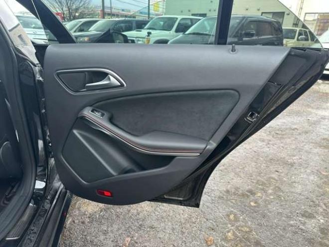 ベンツCLAクラス CLA250 4マチック 4WD　ナビ　TV　バックカメラ　アルミホイール　ディスチャージドランプ　電動シート　パワステ　パワーウィンドウ　キーレス　ETC　シートヒーター　横滑り防止装置　アイドリングストップ　クルーズコントロール 正規輸入車 2000