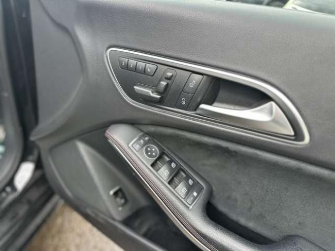 ベンツCLAクラス CLA250 4マチック 4WD　ナビ　TV　バックカメラ　アルミホイール　ディスチャージドランプ　電動シート　パワステ　パワーウィンドウ　キーレス　ETC　シートヒーター　横滑り防止装置　アイドリングストップ　クルーズコントロール 正規輸入車 2000