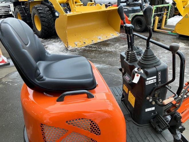 バックホー日立　中古　ミニユンボ　ZX8U-2　建機