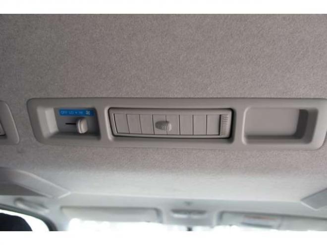 レジアスエース2.8 スーパーGL ダークプライム ロングボディ ディーゼルターボ 4WD　415COBRAコンプリート車両　ファントムヘッドライトシステム&ファントムゴールド18インチホイール&フェイスリフトキット&フルエアロ&フローティングリップ&ローフォルムフェンダー　玄武2インチダウンブロック 2800