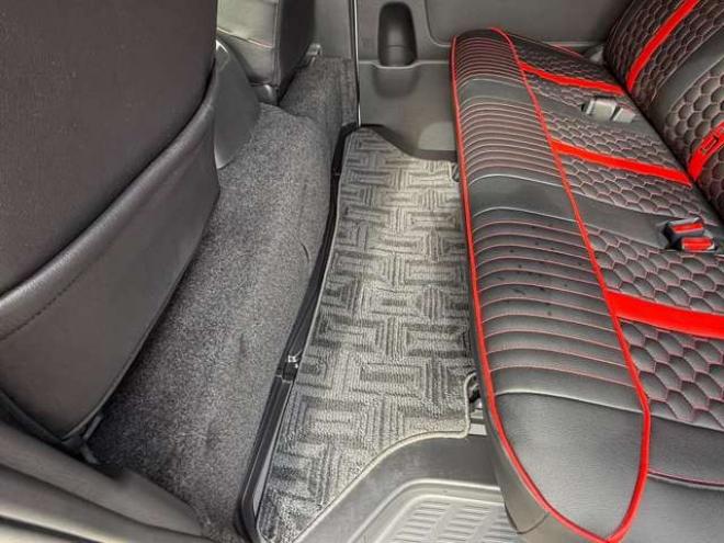 ハイエースバン2.8ダークプライムIIマルチロールトランスポータータイプIロングディーゼルターボ4WD　寒冷地仕様　ワンオーナー　ESSEX　ENCM17インチアルミ　ヨコハマパラダ　ESSEXフロントリップスポイラー　ローフォルムフェンダー　ローダウン　パワースライドドア　LEDテールランプ 2800