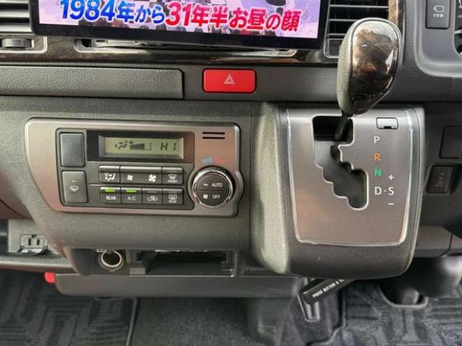 ハイエースバン2.8ダークプライムIIマルチロールトランスポータータイプIロングディーゼルターボ4WD　寒冷地仕様　ワンオーナー　ESSEX　ENCM17インチアルミ　ヨコハマパラダ　ESSEXフロントリップスポイラー　ローフォルムフェンダー　ローダウン　パワースライドドア　LEDテールランプ 2800