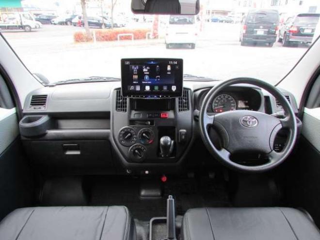 タウンエースバン1.5 GL 4WD　パートタイム4WD　ディスプレイオーディオ　リアヒーター　リアフォグ　GRIPMAX　MUDRAGE　M/Tホワイト　アイドリングストップ　横滑り防止　　フローティングビッグCarPlay対応　Bluetooth　社外14インチAW 1500