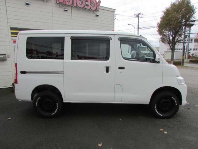 タウンエースバン1.5 GL 4WD　パートタイム4WD　ディスプレイオーディオ　リアヒーター　リアフォグ　GRIPMAX　MUDRAGE　M/Tホワイト　アイドリングストップ　横滑り防止　　フローティングビッグCarPlay対応　Bluetooth　社外14インチAW 1500