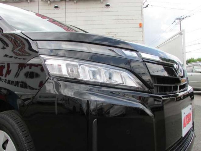 ヴォクシー2.0 X 4WD　トヨタセーフティセンス/LEDヘッドライト/両側パワースライドドア/ETC/社外ナビ/フルセグTV/バックカメラ/スマートキー一体式エンジンスターター 2000