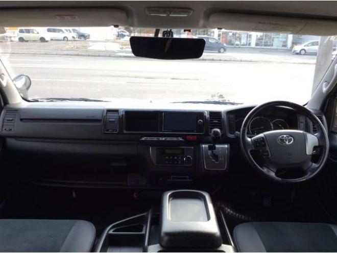 ハイエースバン2.7 スーパーGL ダークプライム ワイド ミドルルーフ ロングボディ 4WD　4WD　寒冷地仕様　両側パワスラ　スマキー　プッシュスタート　リアヒーター&クーラー　アルパインインナーミラー&フリップダウンモニター　社外メモリナビ　フルセグTV　ETC　ベッドキッド　Bカメラ 2700