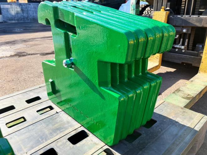 農機補助部品ジョンディア　中古　トラクターウェイト　50kg×6枚　農機具