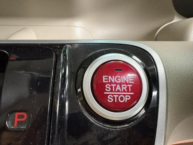 N-BOX（店長おすすめコミコミ車）G Lパッケージ 4WD 660 5Dr