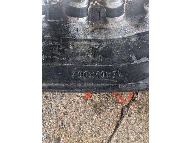 除雪機　パーツ　クローラ中古　300ｘ40ｘ72　