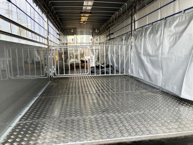 レンジャープロ未使用　ワイド増t　家畜運搬車　中型トラック　nlt