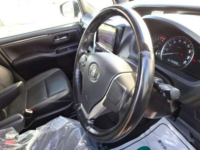 エスクァイア2.0 Gi 4WD　本州車　保証1年/走行距離無制限　4WD　両側パワースライドドア　オートマチックハイビーム　社外9インチナビ　地デジ　バックカメラ　黒本革シート　シートヒーター　LEDヘッドライト　ETC　クルーズコントロール 2000