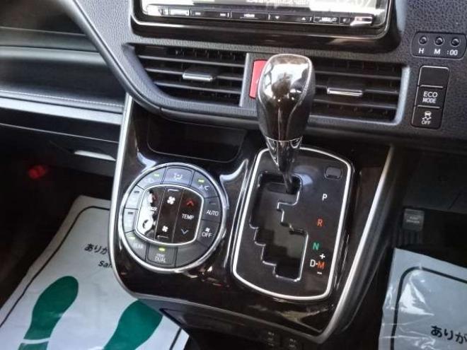 エスクァイア2.0 Gi 4WD　本州車　保証1年/走行距離無制限　4WD　両側パワースライドドア　オートマチックハイビーム　社外9インチナビ　地デジ　バックカメラ　黒本革シート　シートヒーター　LEDヘッドライト　ETC　クルーズコントロール 2000